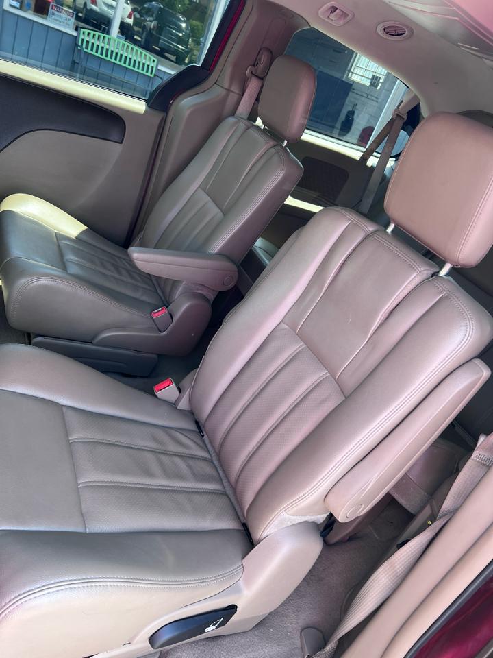 Chrysler Town & Country 4dr Wgn Touring 2012