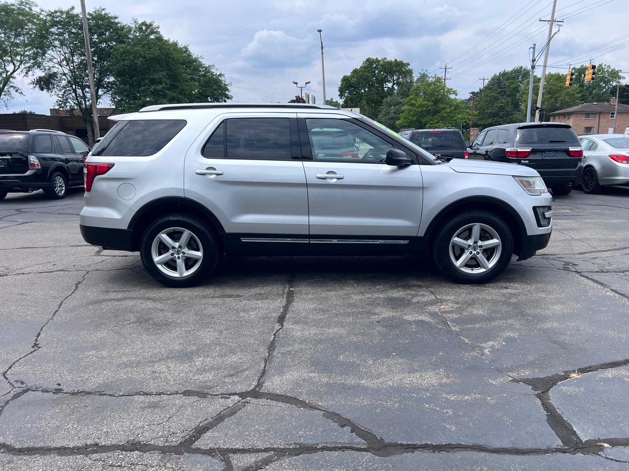 Ford Explorer 4WD 4dr XLT 2016