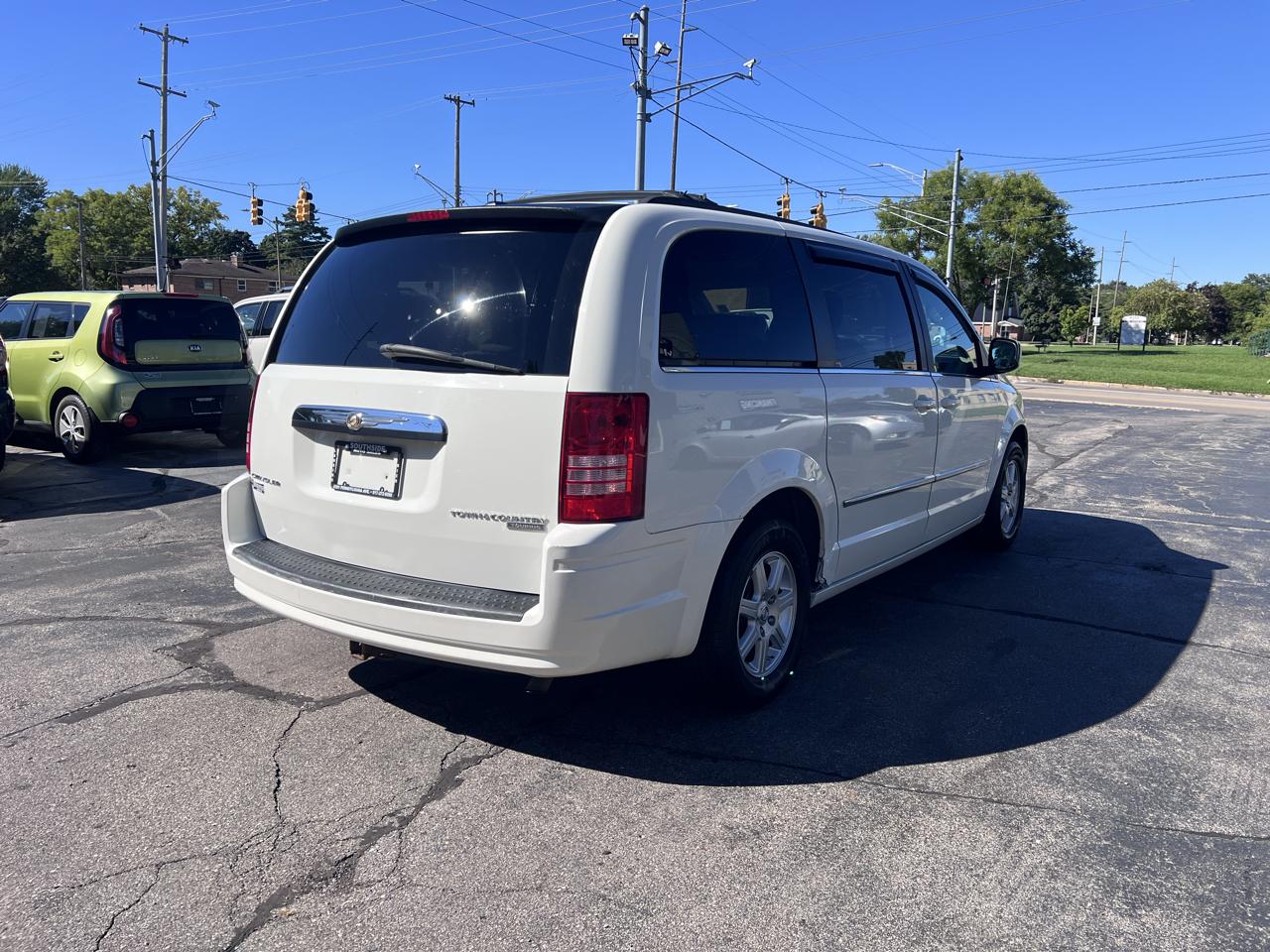 Chrysler Town & Country 4dr Wgn Touring 2010
