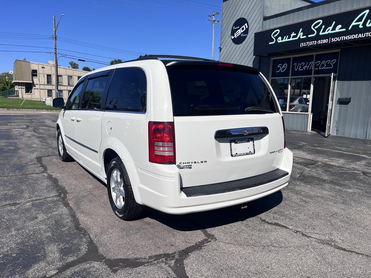 Chrysler Town & Country 4dr Wgn Touring 2010