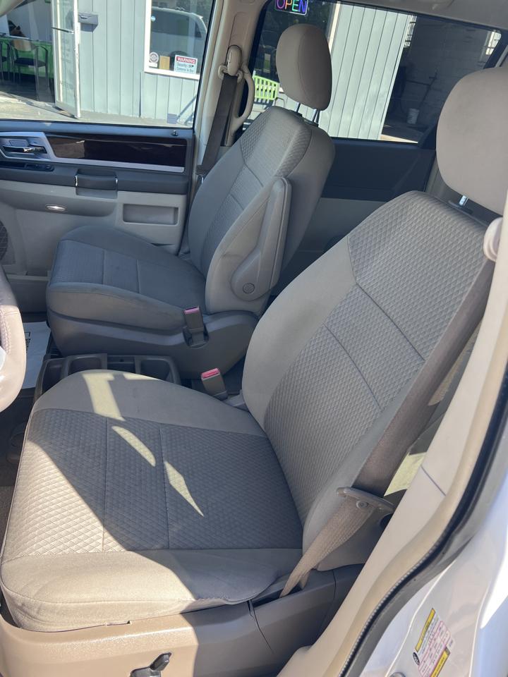 Chrysler Town & Country 4dr Wgn Touring 2010