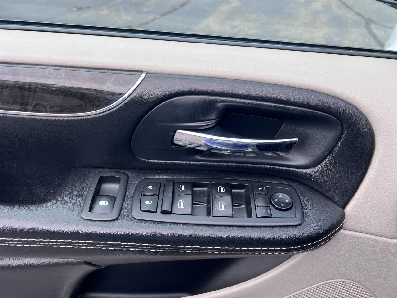 Chrysler Town & Country 4dr Wgn Touring 2015