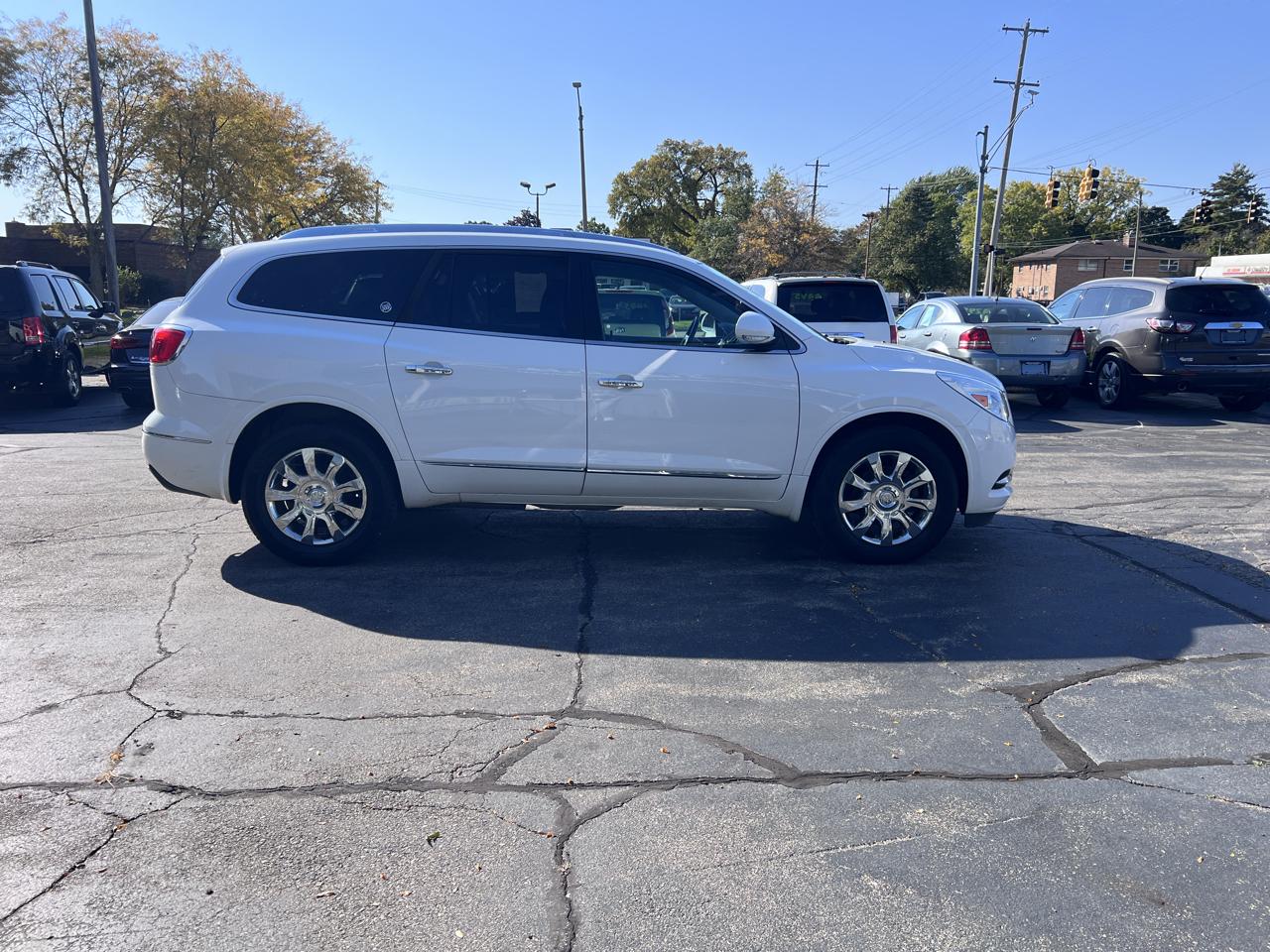 Buick Enclave FWD 4dr Leather 2017