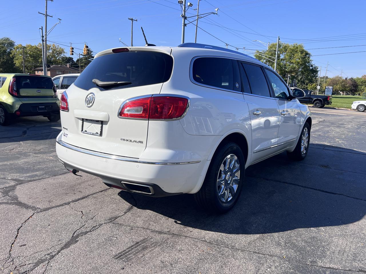 Buick Enclave FWD 4dr Leather 2017