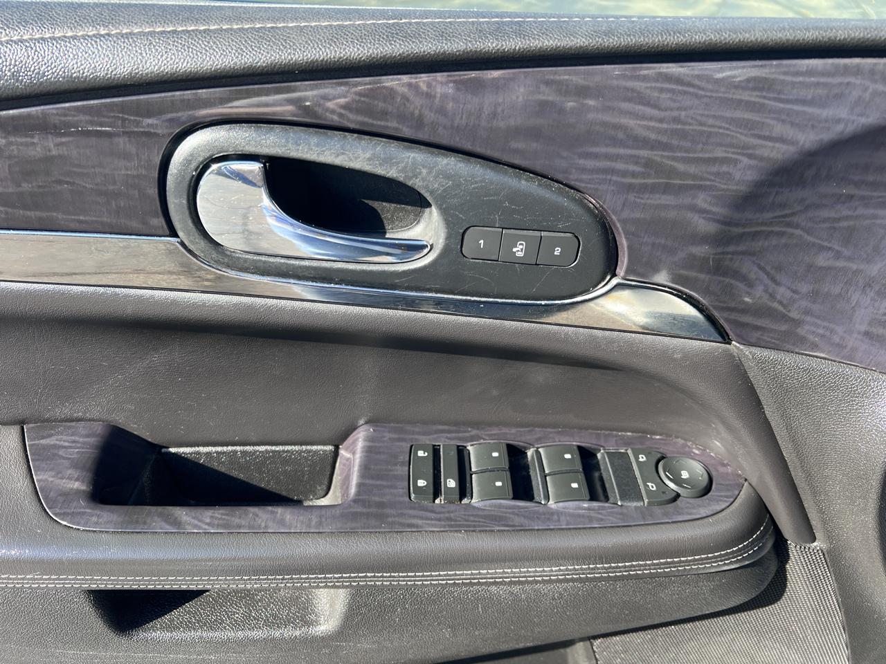 Buick Enclave FWD 4dr Leather 2017