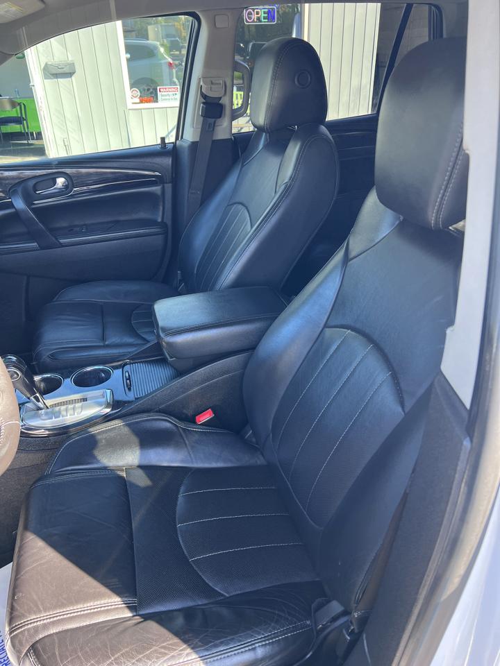 Buick Enclave FWD 4dr Leather 2017