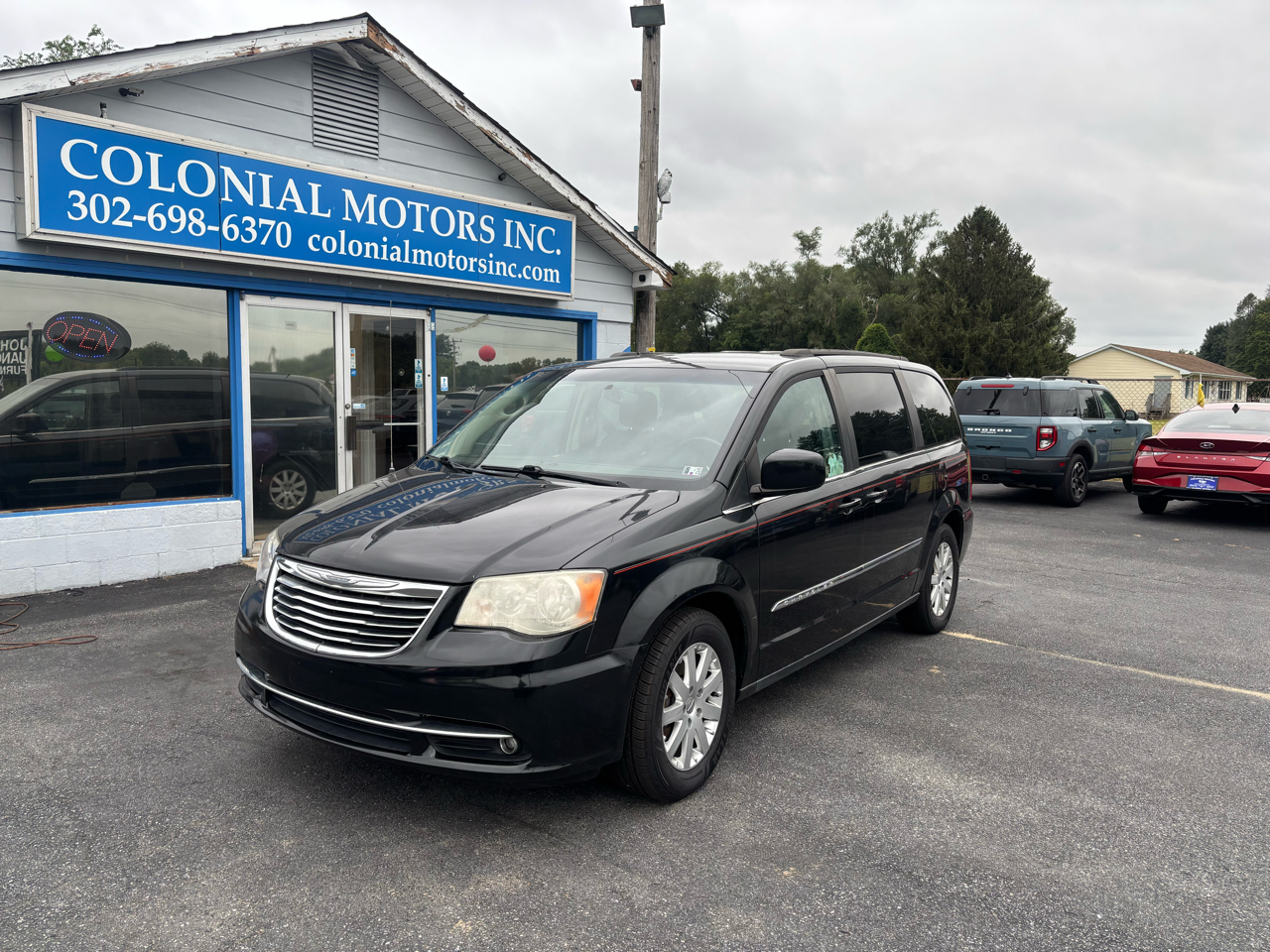 2015 Chrysler Town & Country Touring photo 2