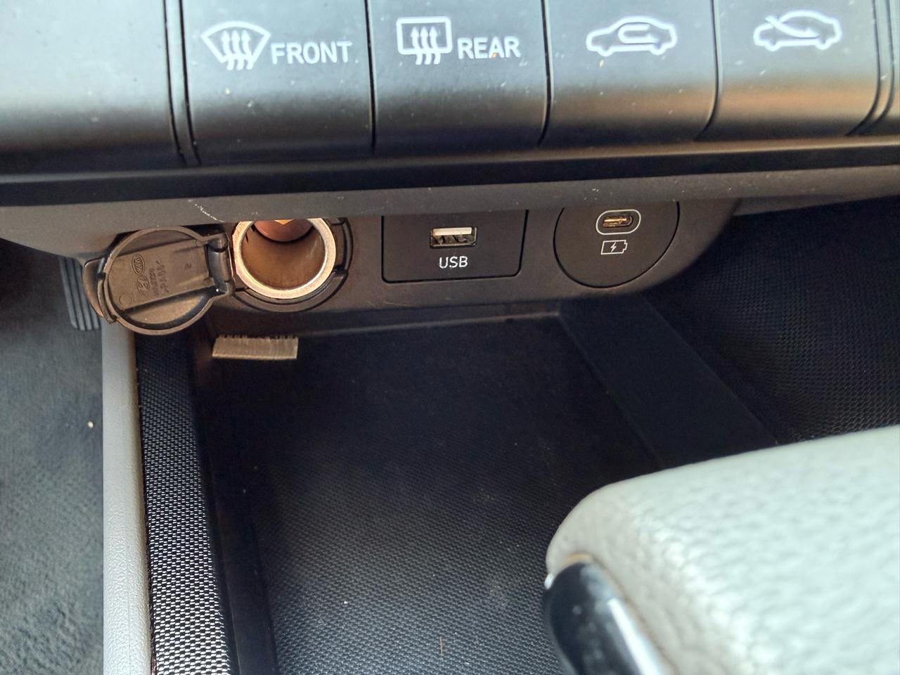 Hyundai Elantra  2024