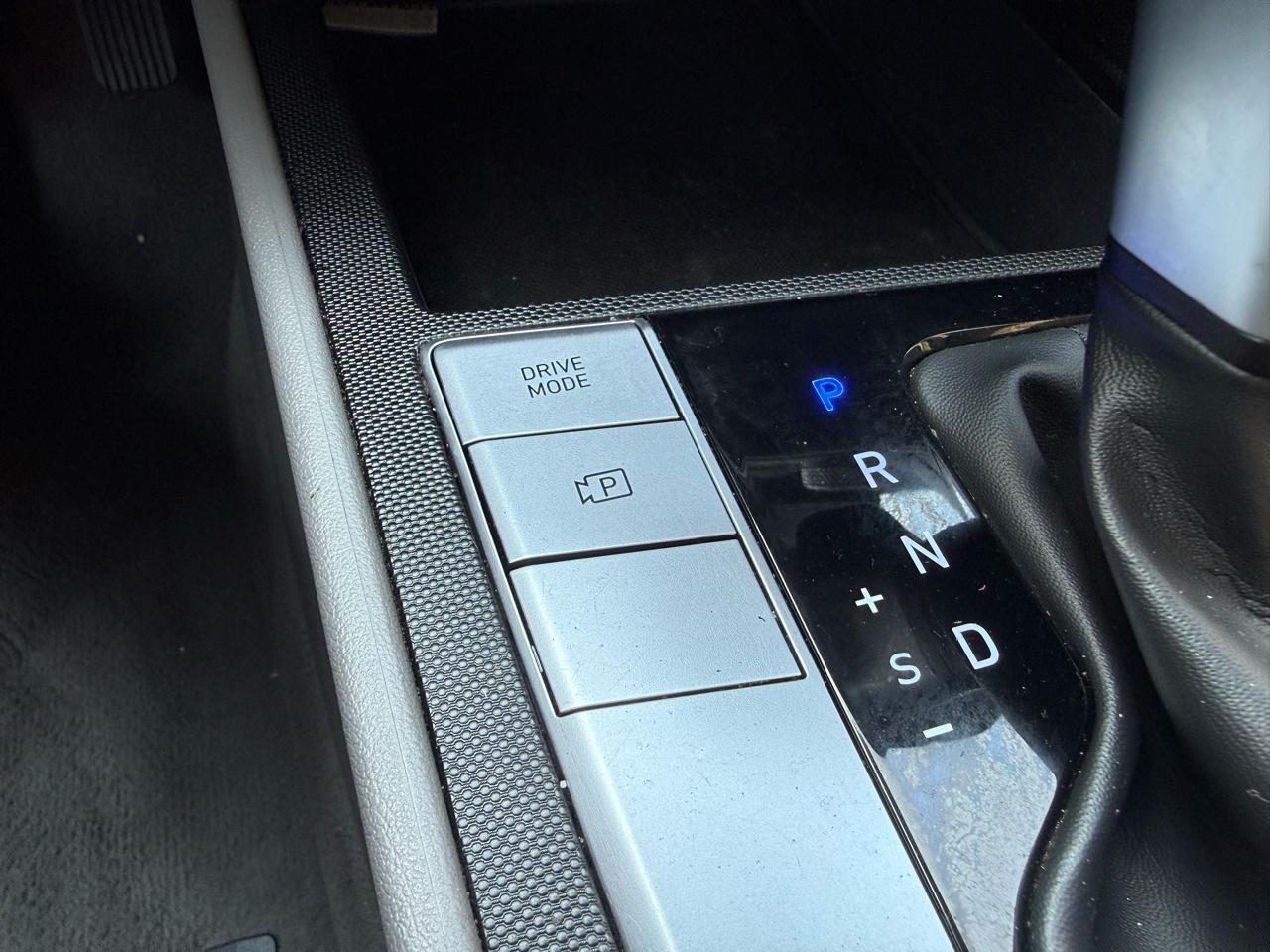 Hyundai Elantra  2024