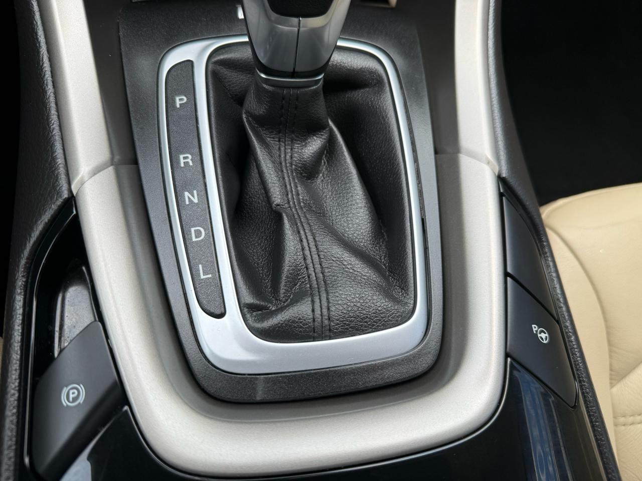 Ford Fusion Hybrid  2013