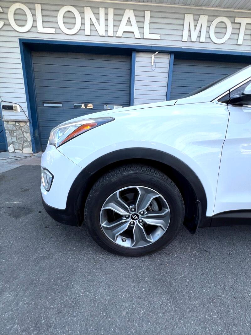 Image of 2016 Hyundai Santa Fe SE
