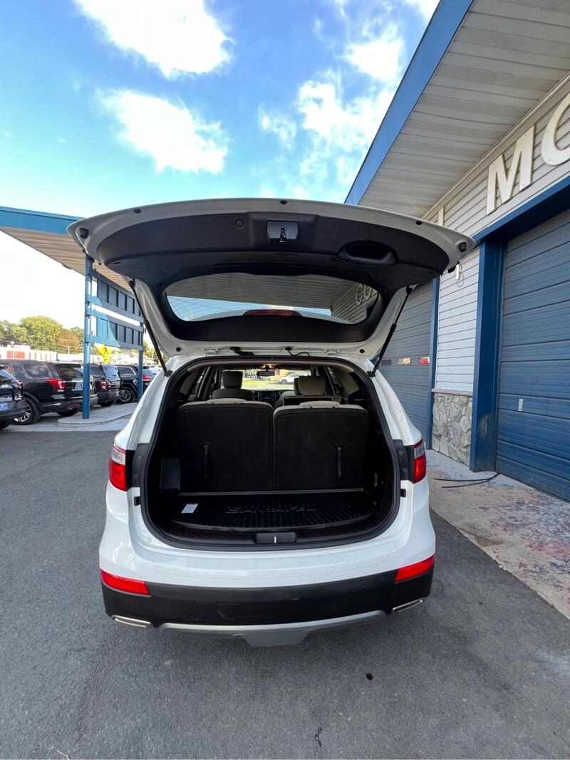 Image of 2016 Hyundai Santa Fe SE