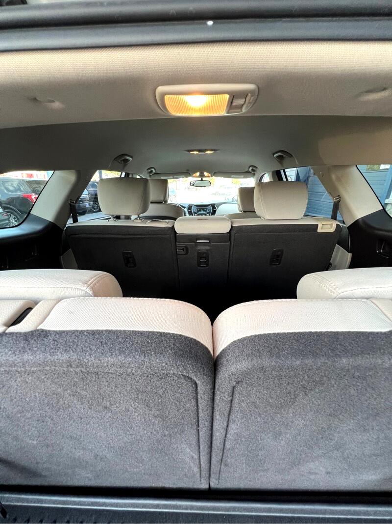 Image of 2016 Hyundai Santa Fe SE