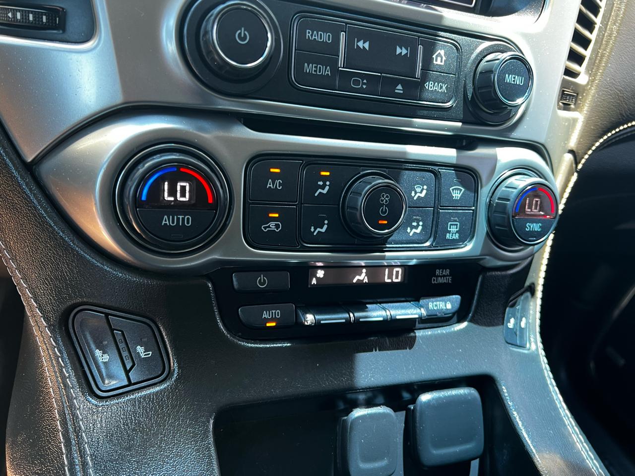Chevrolet Suburban  2019