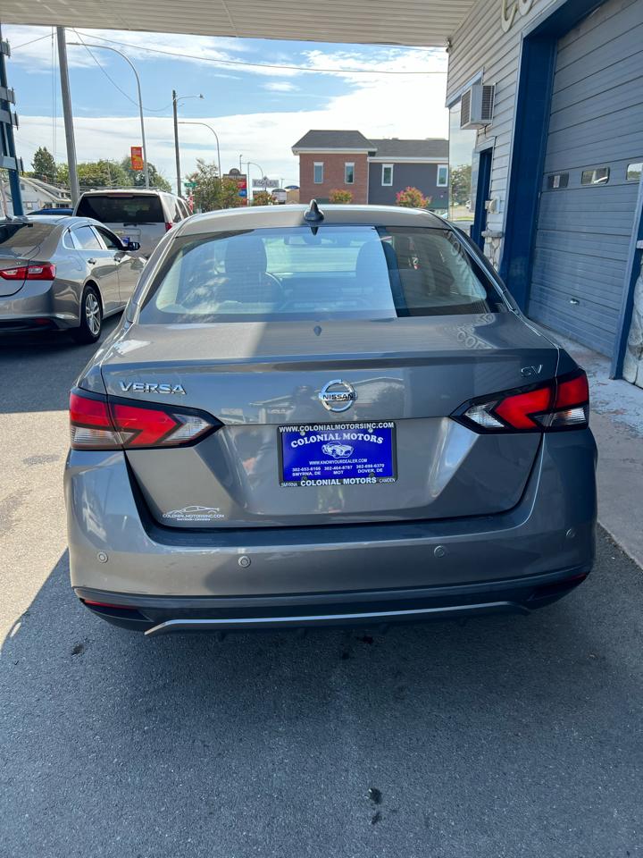 Nissan Versa  2021