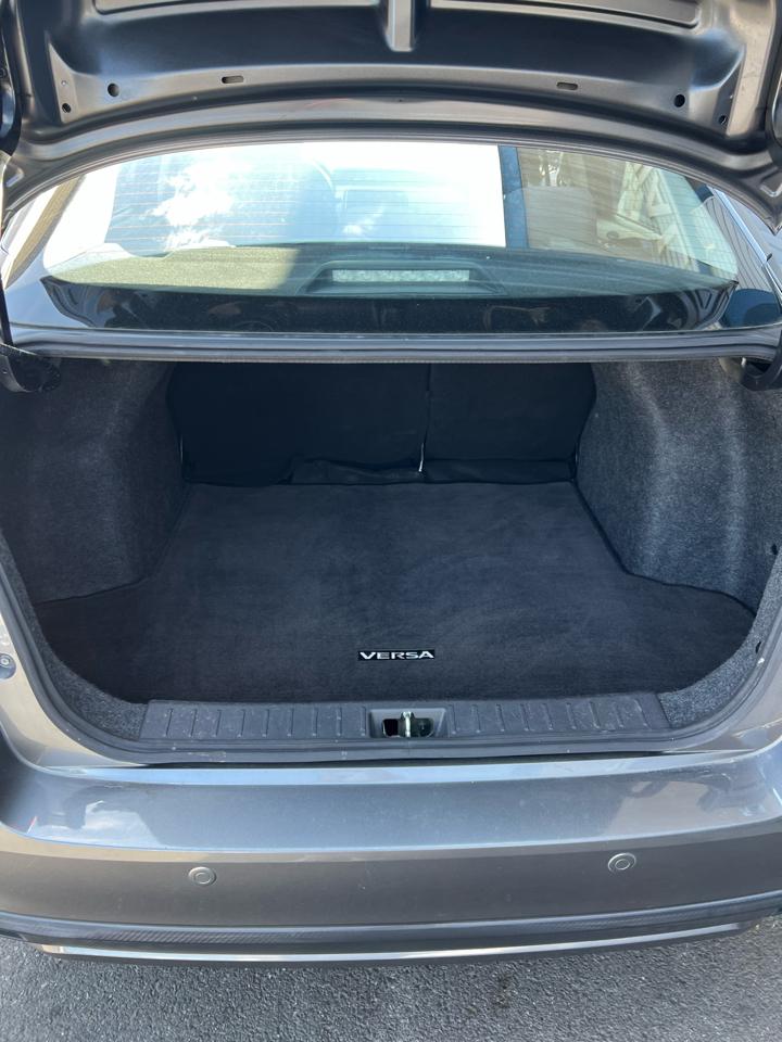 Nissan Versa  2021