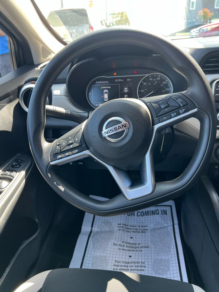 Nissan Versa  2021