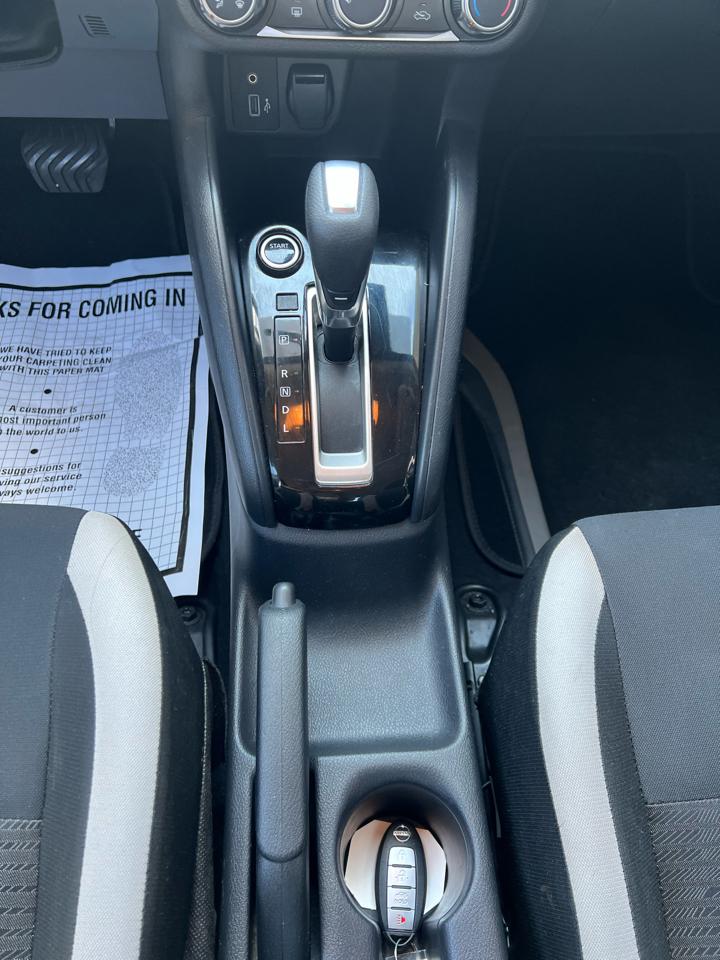 Nissan Versa  2021