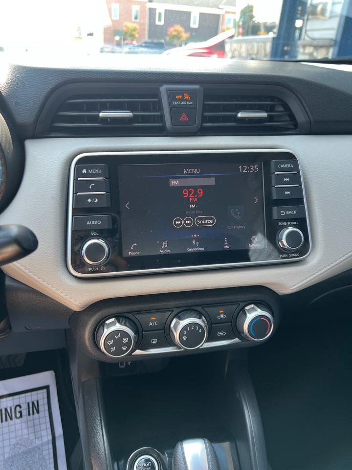 Nissan Versa  2021
