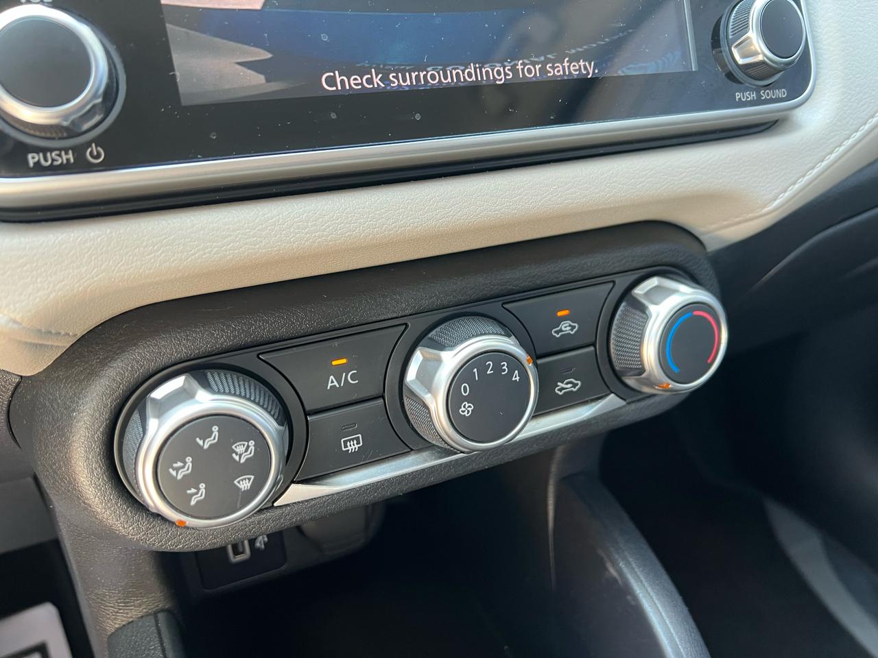 Nissan Versa  2021