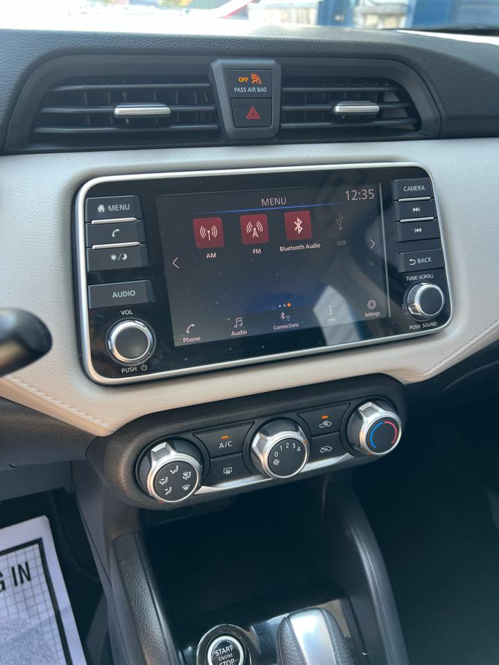 Nissan Versa  2021