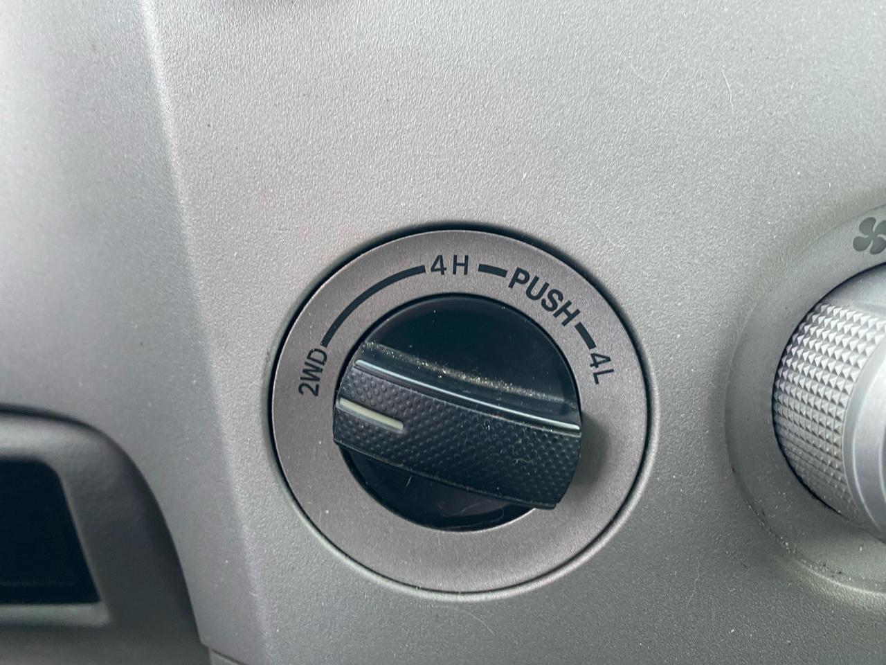 Toyota Tundra SR5 5.7L V8 Double Cab 4WD 2007