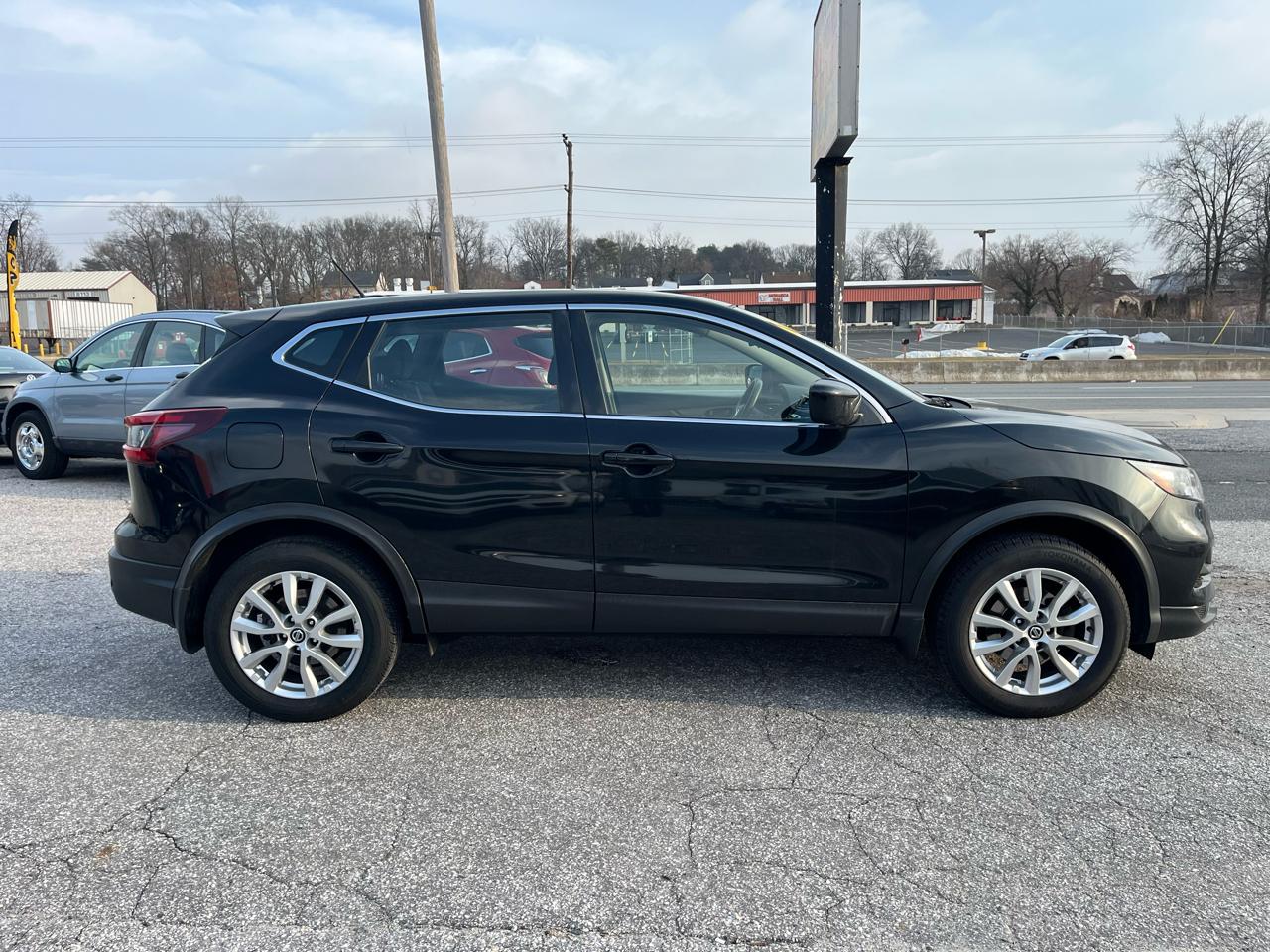 Nissan Rogue Sport S 2020