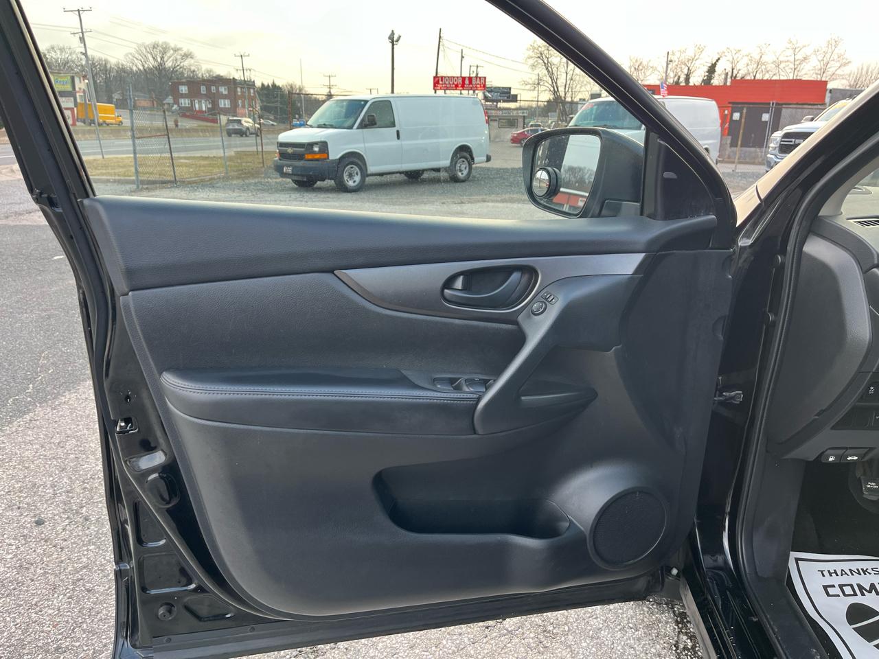 Nissan Rogue Sport S 2020