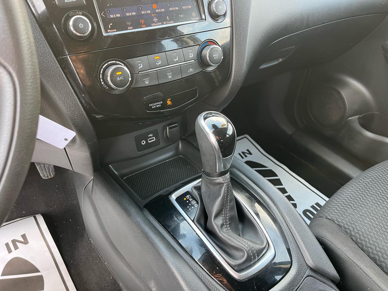 Nissan Rogue Sport S 2020