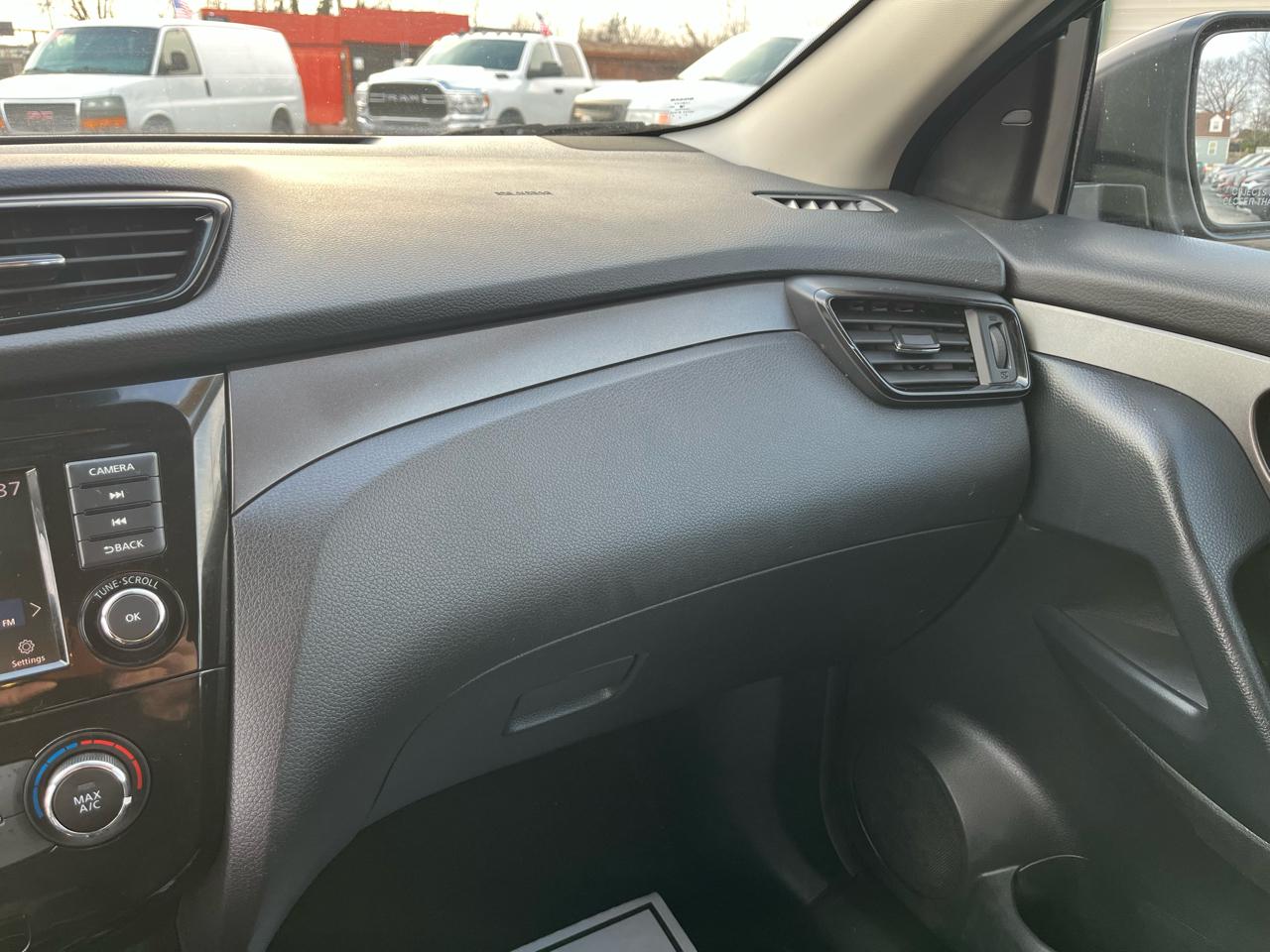 Nissan Rogue Sport S 2020