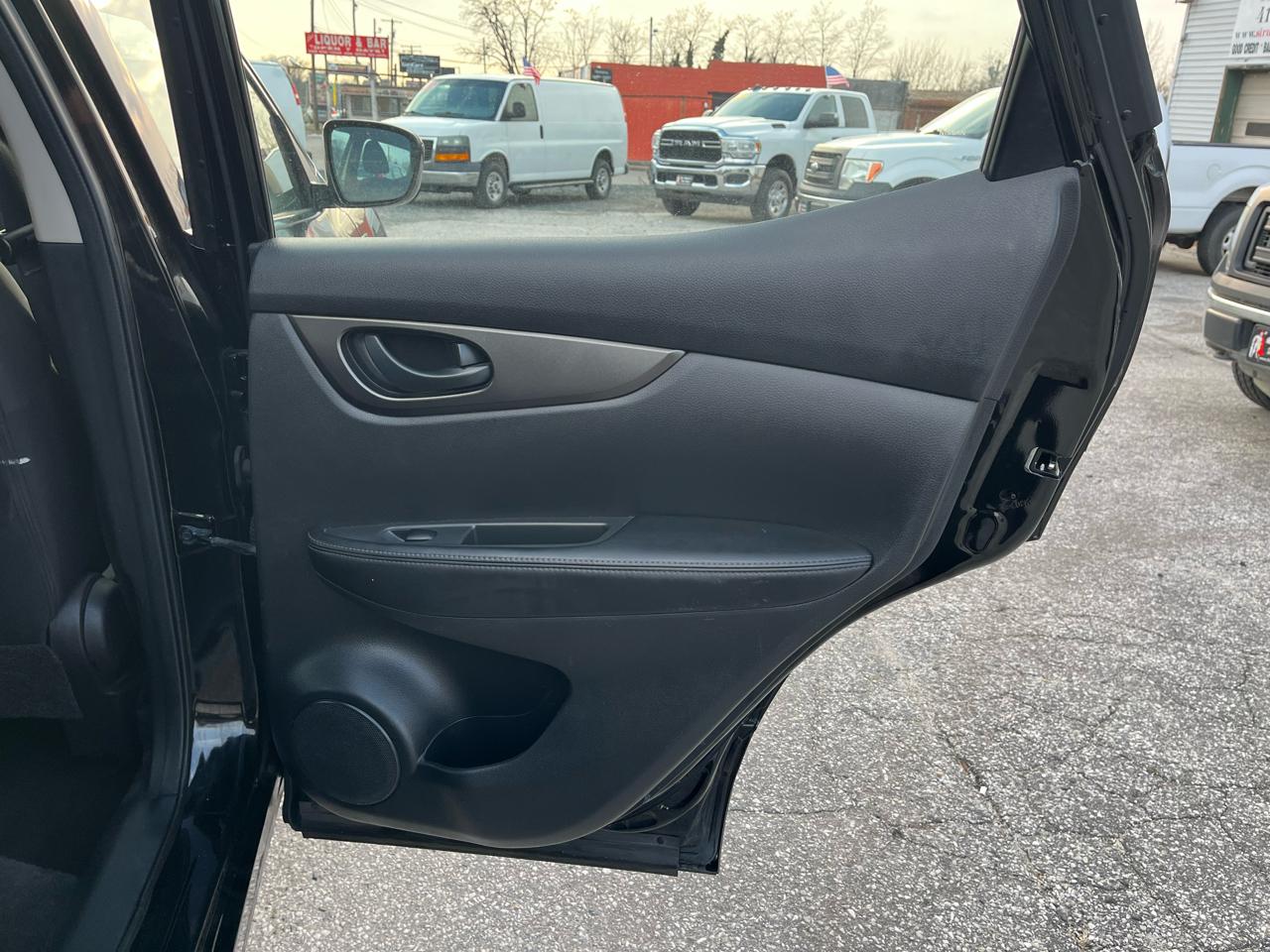 Nissan Rogue Sport S 2020