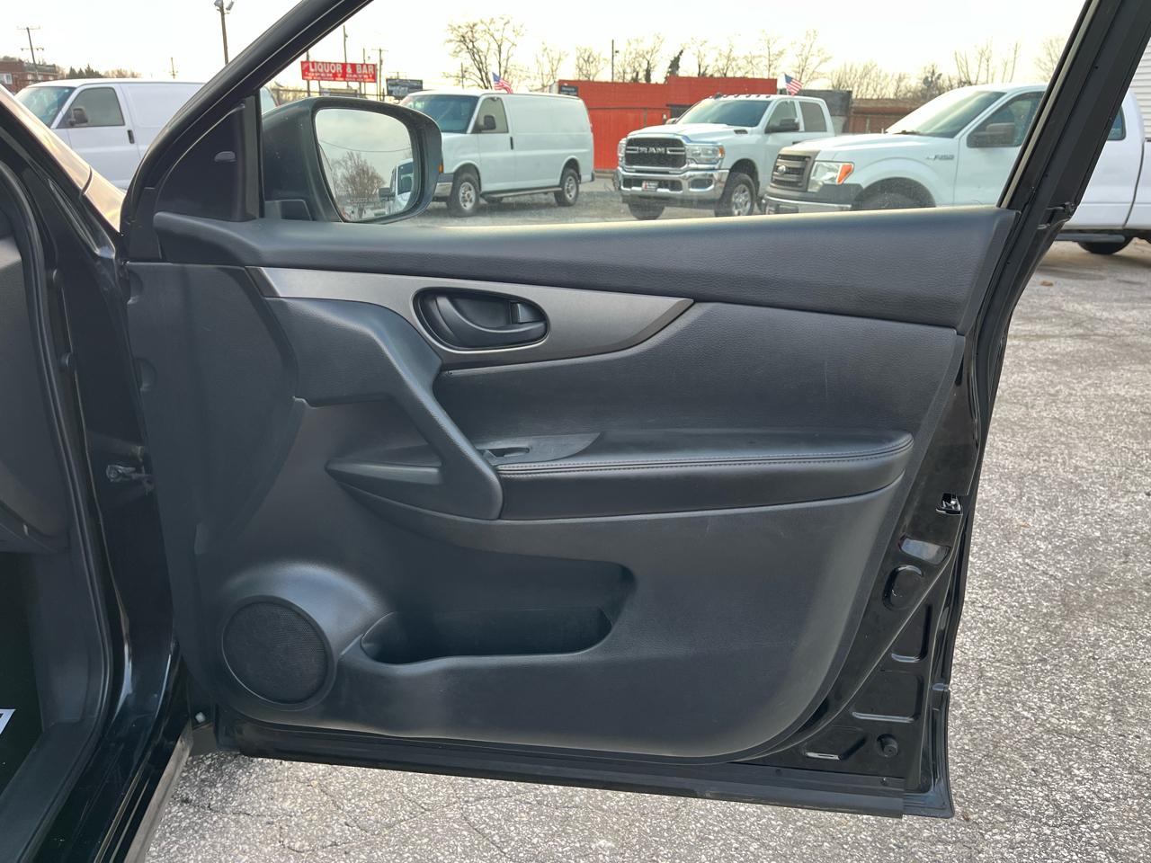 Nissan Rogue Sport S 2020