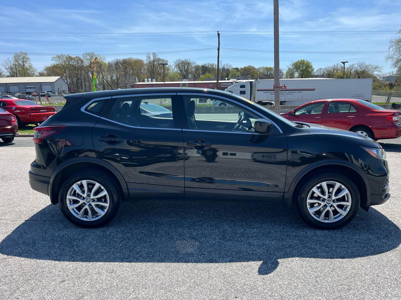 Nissan Rogue Sport S 2020