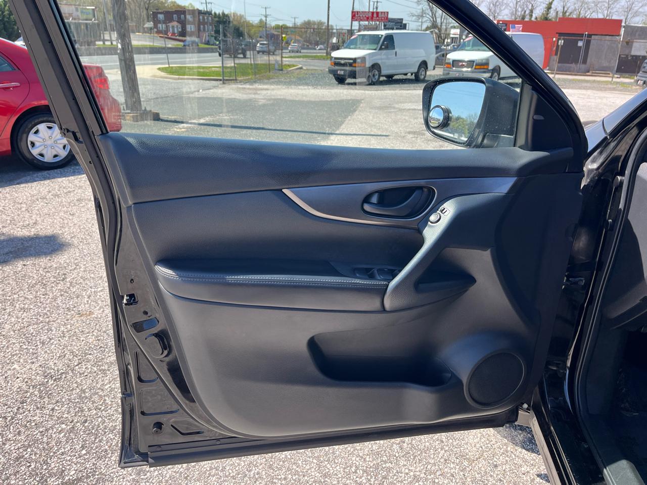 Nissan Rogue Sport S 2020