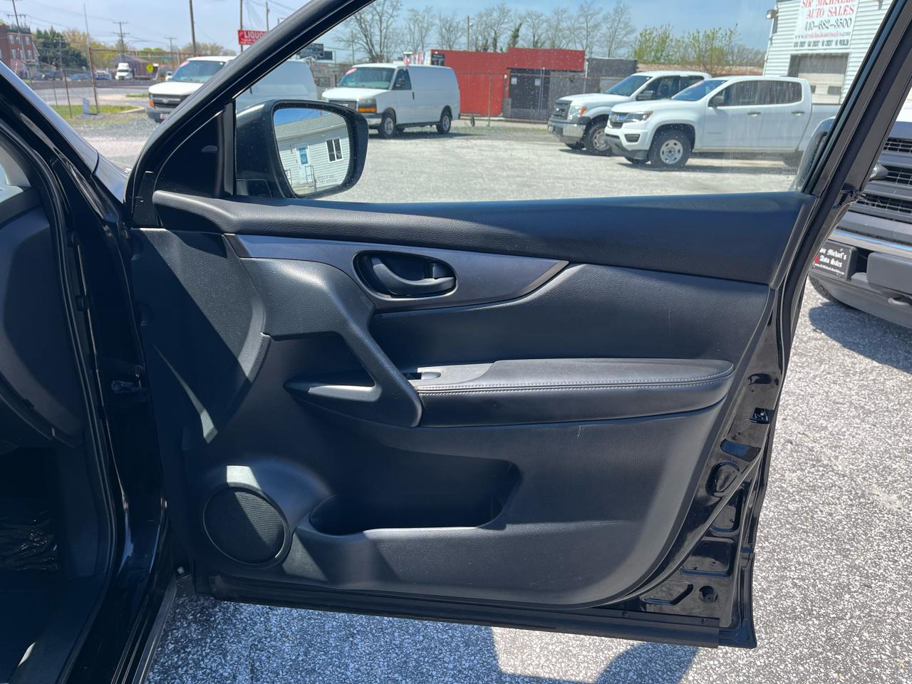 Nissan Rogue Sport S 2020