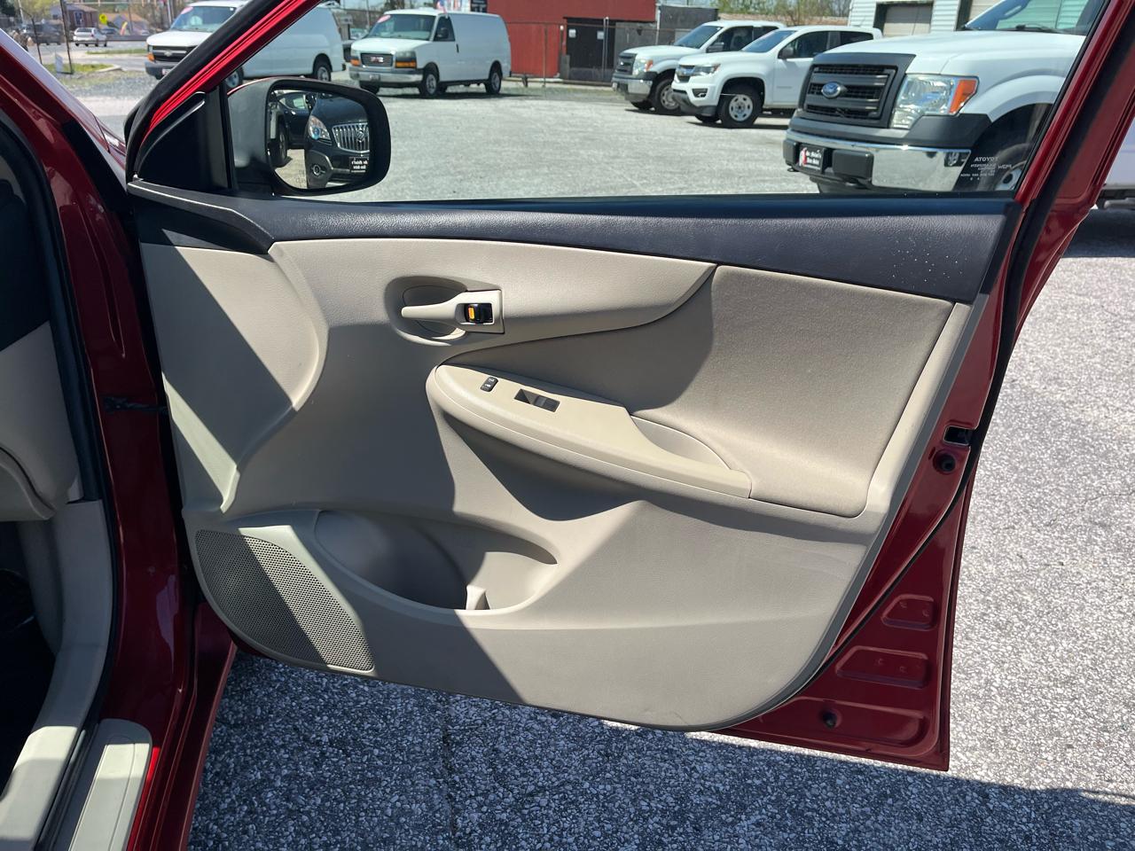 Toyota Corolla LE 2012