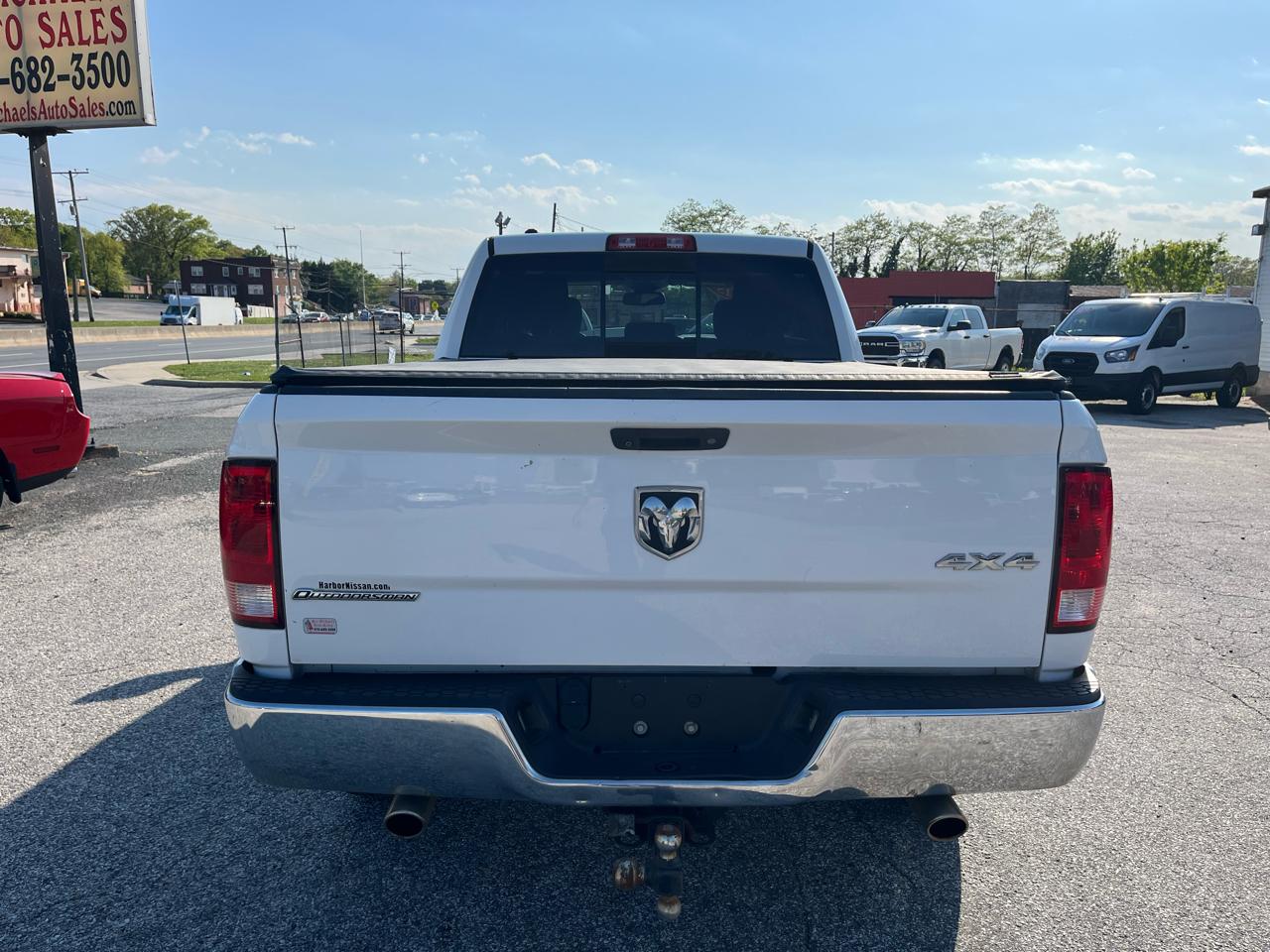 RAM 1500 Outdoorsman 4x4 Crew Cab 6'4" Box 2015