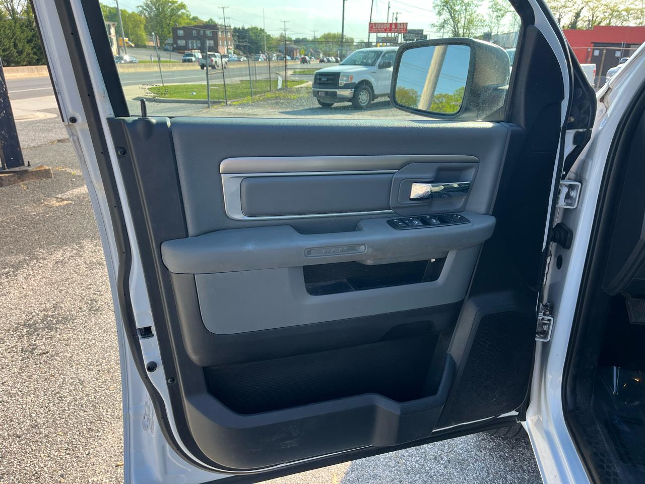 RAM 1500 Outdoorsman 4x4 Crew Cab 6'4" Box 2015