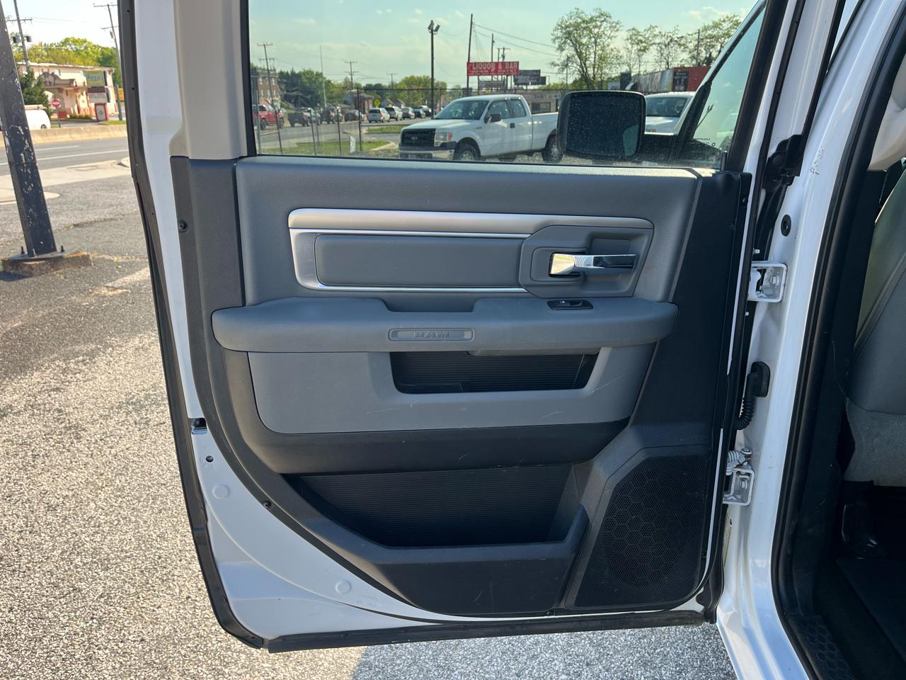 RAM 1500 Outdoorsman 4x4 Crew Cab 6'4" Box 2015