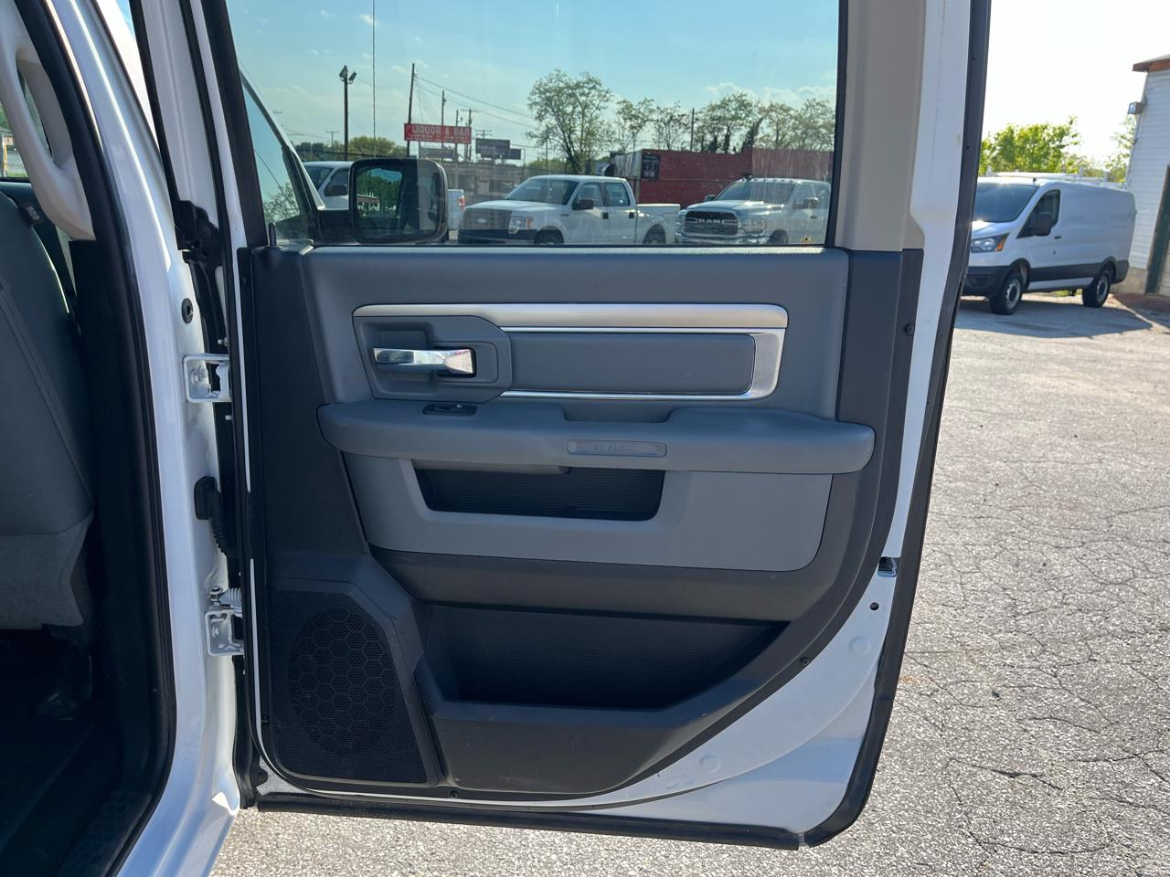 RAM 1500 Outdoorsman 4x4 Crew Cab 6'4" Box 2015