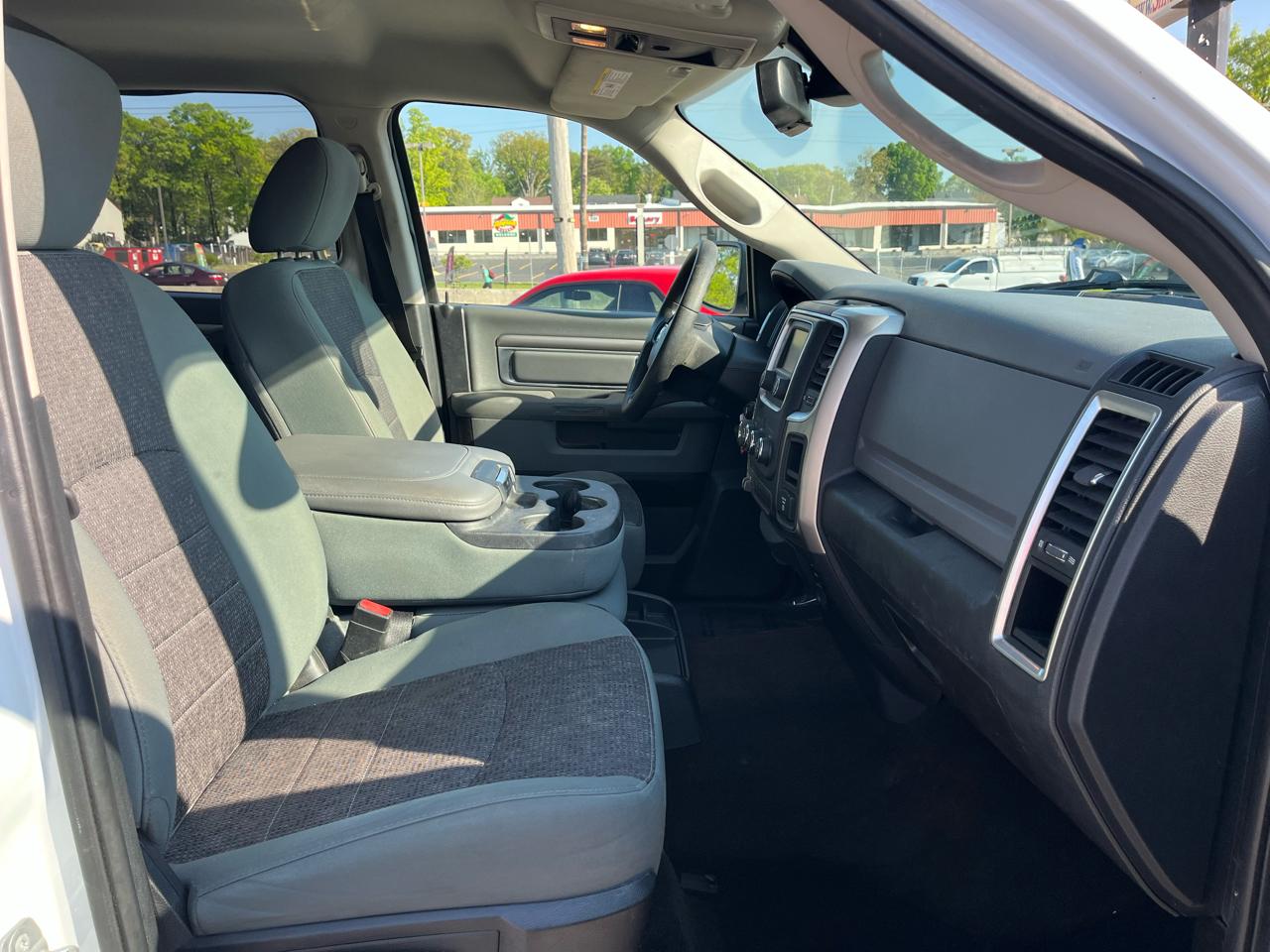 RAM 1500 Outdoorsman 4x4 Crew Cab 6'4" Box 2015