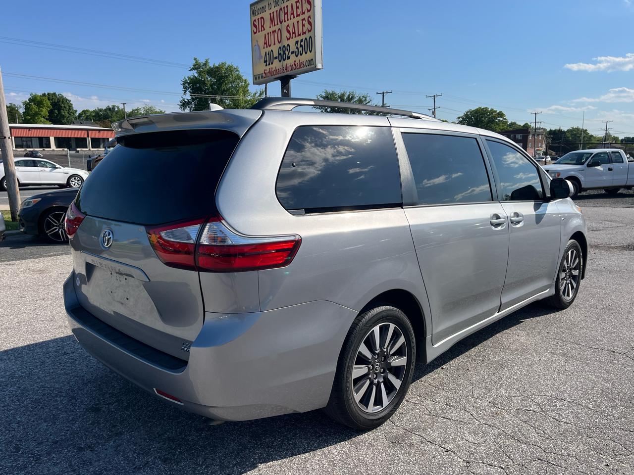 Toyota Sienna LE AWD 2018
