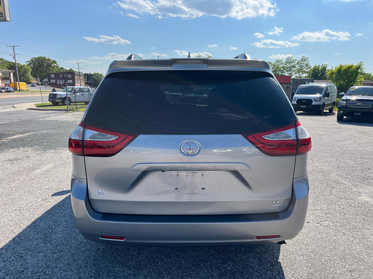 Toyota Sienna LE AWD 2018