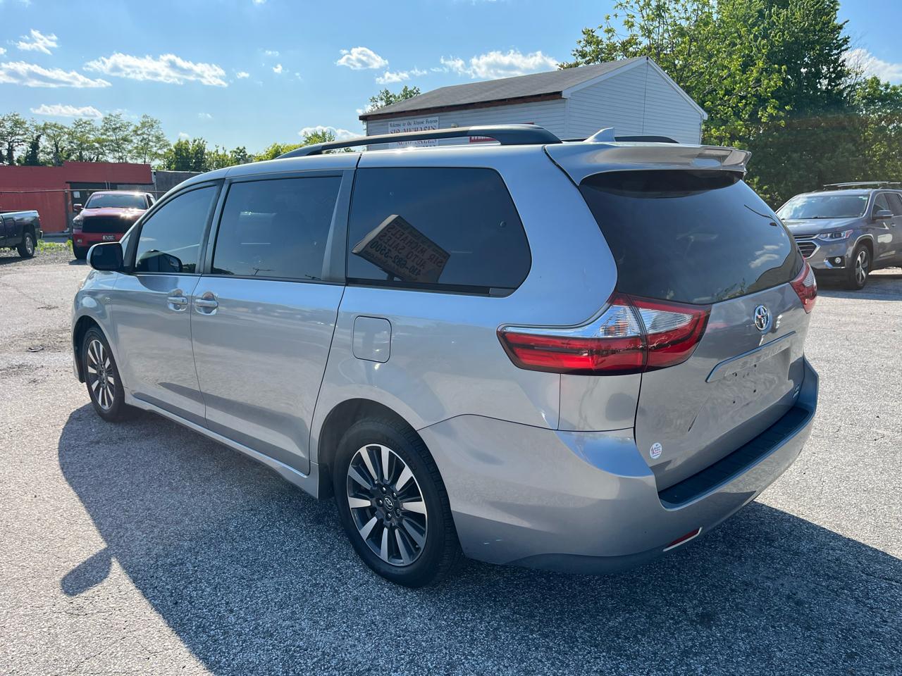 Toyota Sienna LE AWD 2018