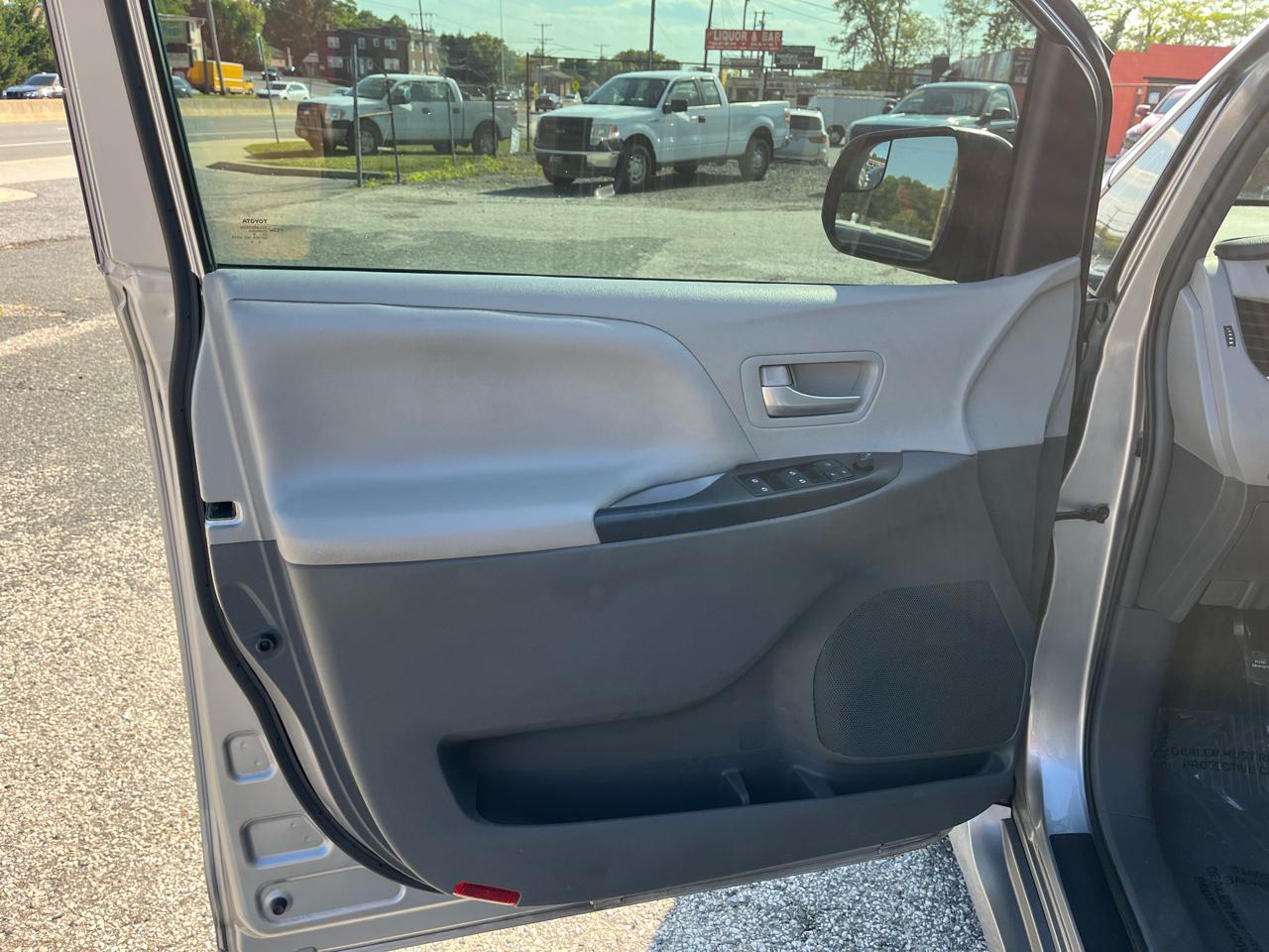 Toyota Sienna LE AWD 2018
