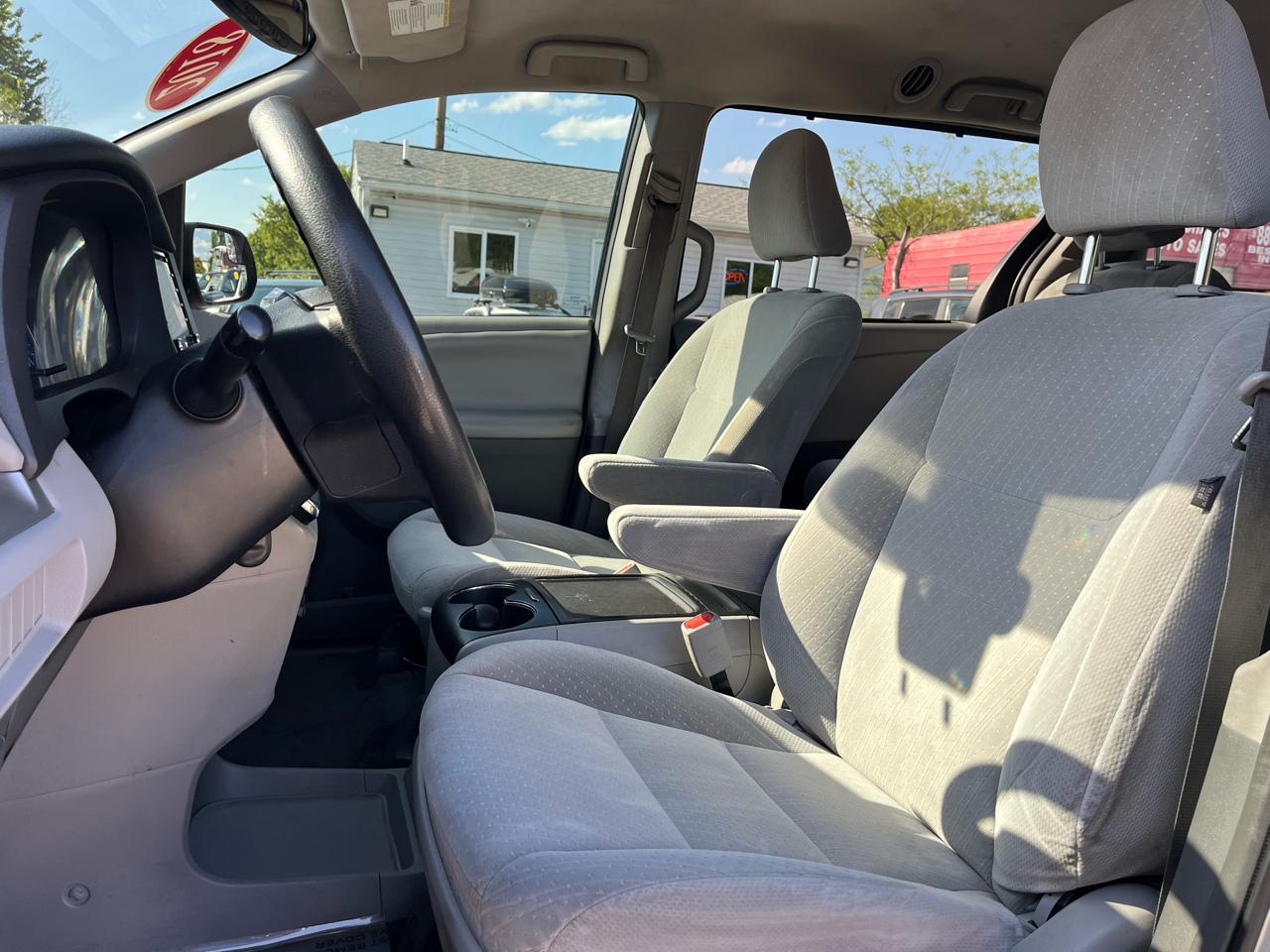 Toyota Sienna LE AWD 2018