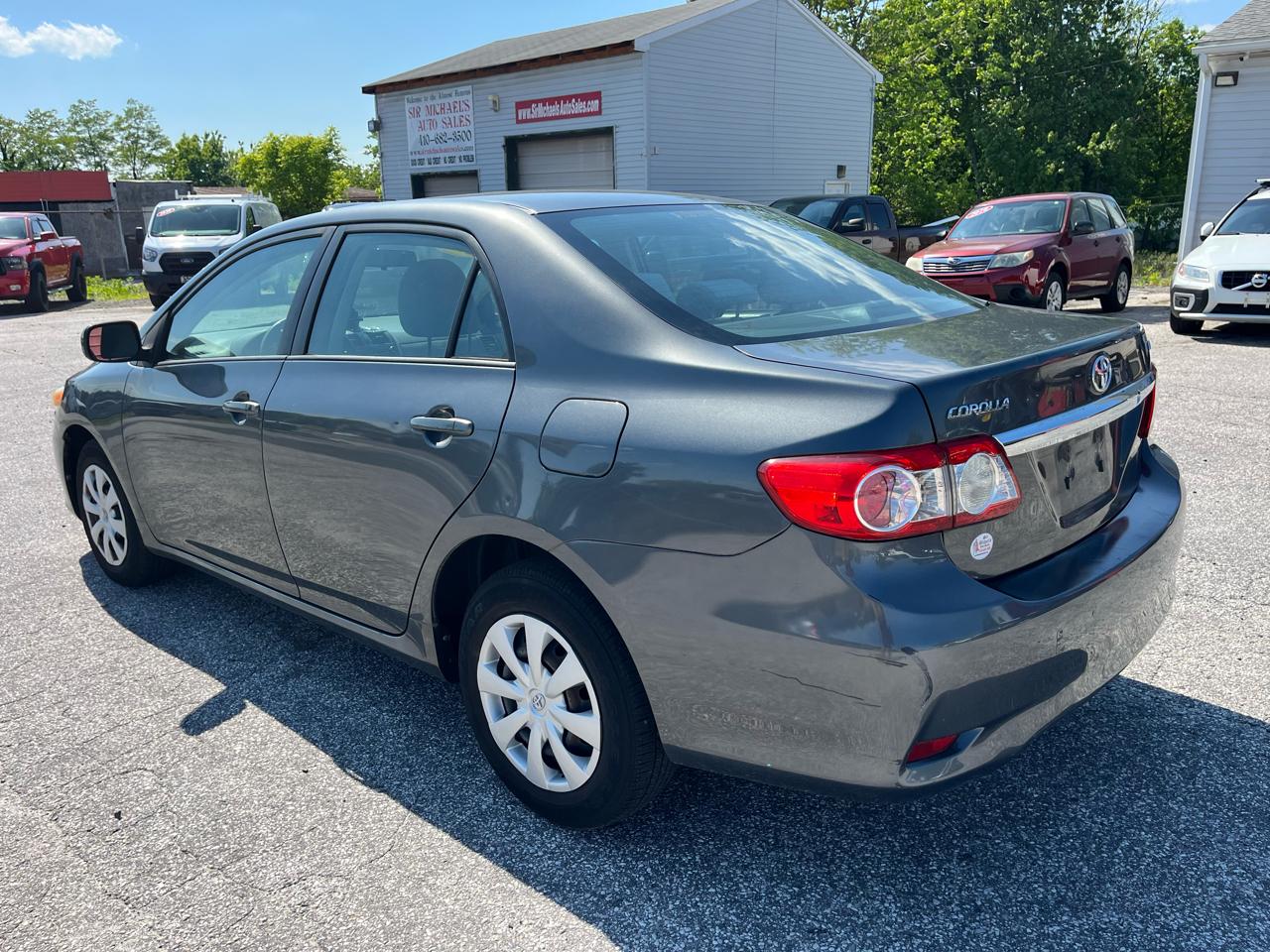 Toyota Corolla LE 2011