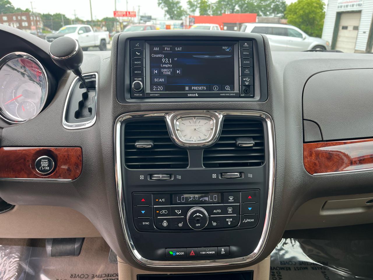Chrysler Town & Country Touring-L 2015