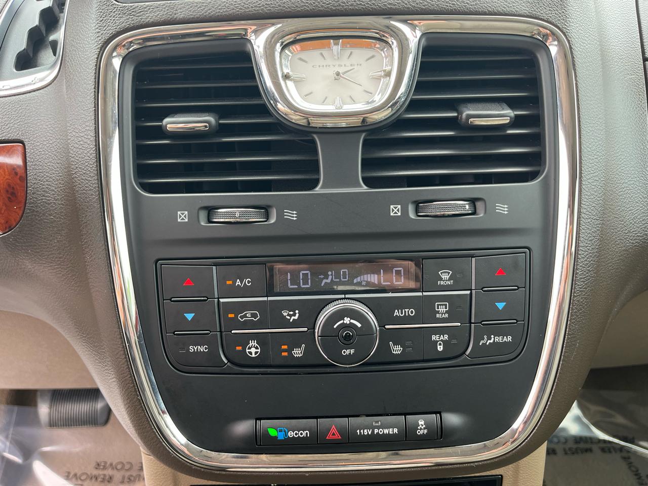 Chrysler Town & Country Touring-L 2015