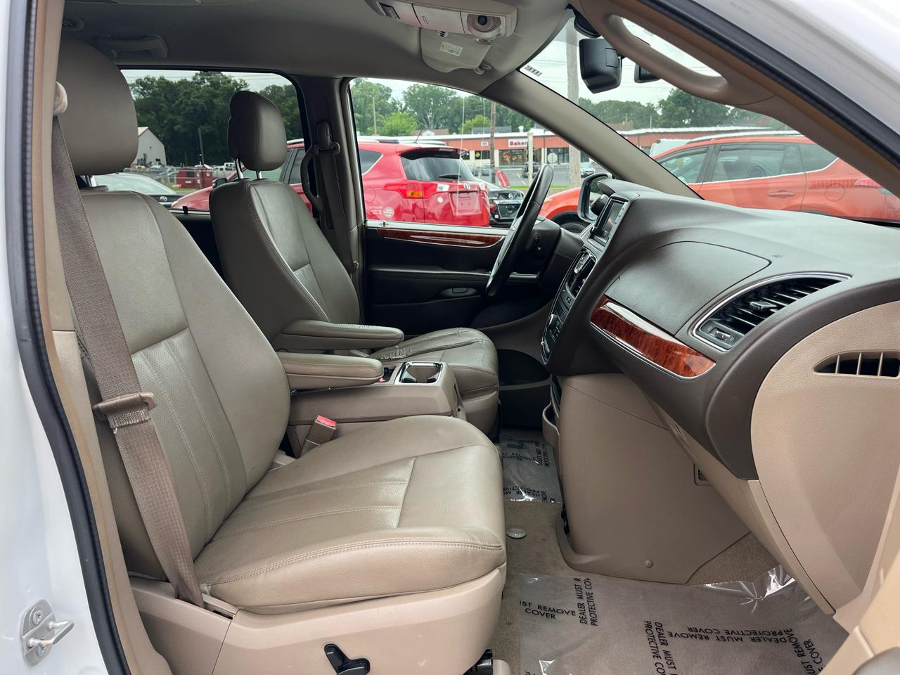 Chrysler Town & Country Touring-L 2015